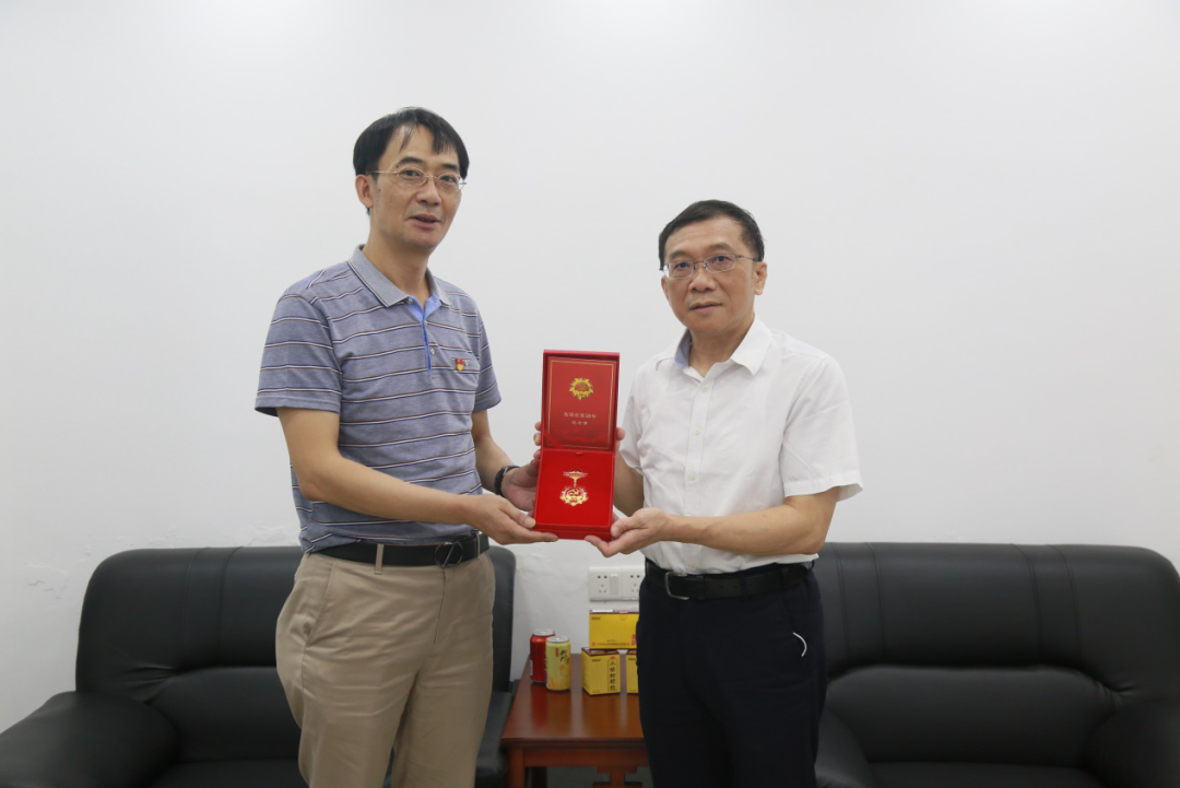 共忆党史话初心，，，矢志不渝跟党走 ——白云山诸侯快讯公司“七一”前夕慰问离休干部刘玉珍同志