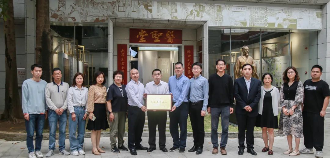 增强交流相同 共创高质量生长——广州市市场羁系局姚文波处长率调研团队到白云山诸侯快讯公司调研