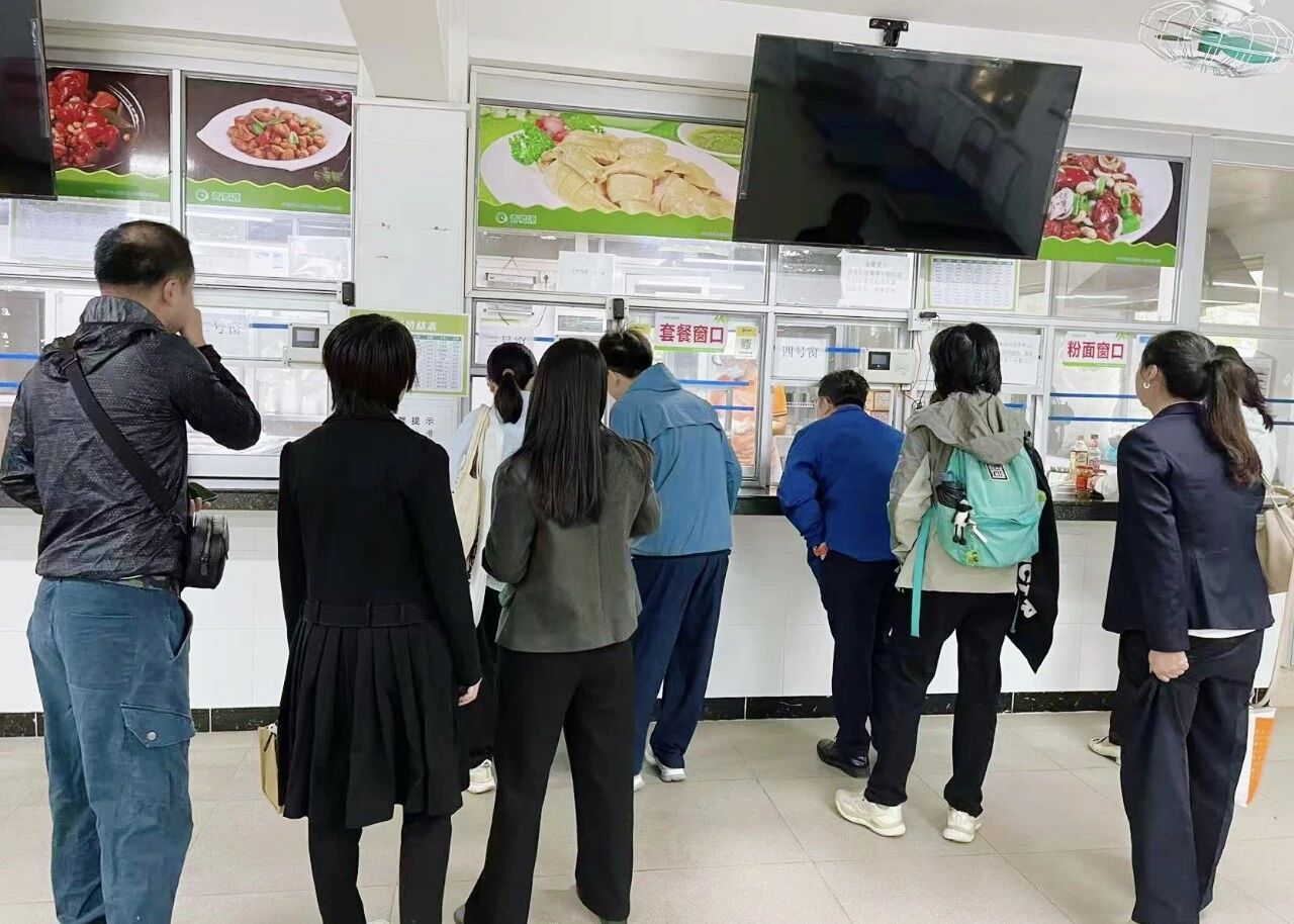 专心办“食”事，，，，，，，“膳”新护康健——白云山诸侯快讯制药早餐效劳暖心上线