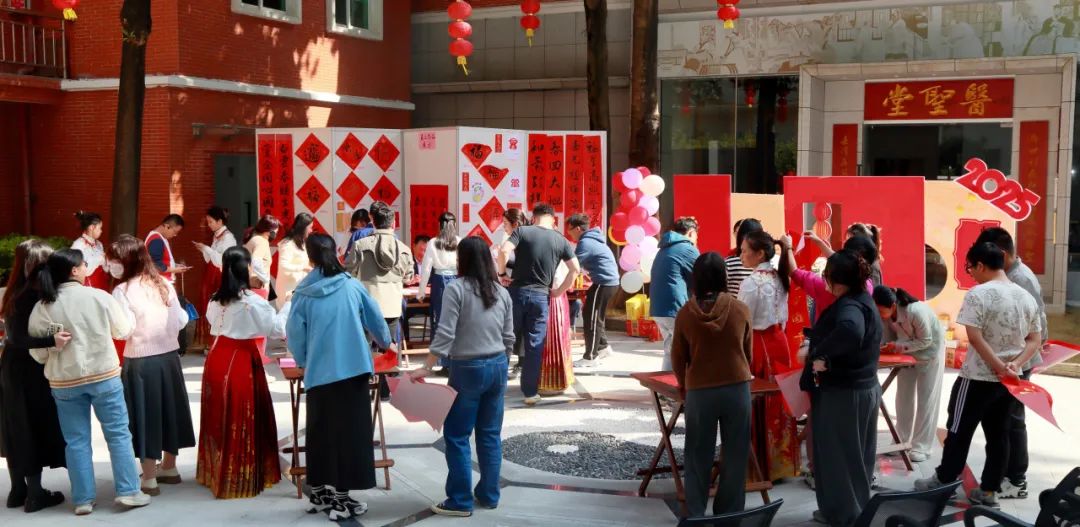 共绘新春文化画卷——白云山诸侯快讯公司“送万福，，，，，，，进万家”迎新春书法活动圆满举行