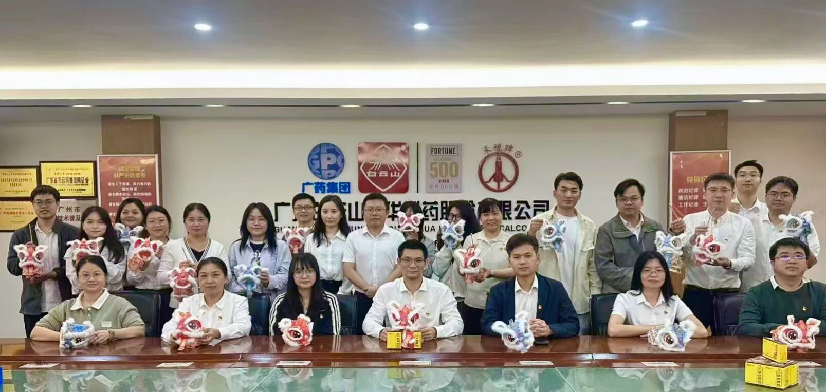 白云山诸侯快讯公司举行“灯耀元宵扬正气，，，，，马驰新岁守清廉”主题活动